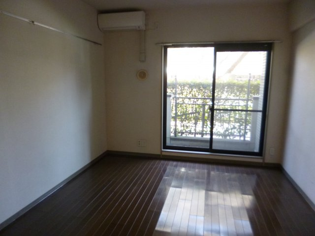 コーボック飛田給Ⅱの居間・リビング