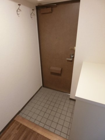 マンション峰岸の玄関