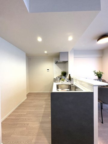 GRAND SHONAN LIFE — 海と暮らす、80㎡の安心感のキッチン