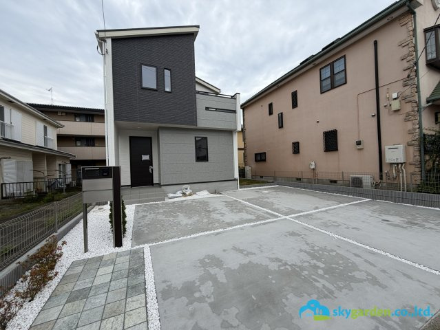 平塚市西八幡3丁目　新築戸建　全1棟1号棟の前面道路含む現地写真