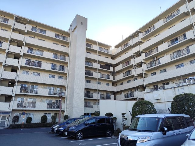 東建ニューハイツ入間の外観|入間エリア唯一の映画館があります