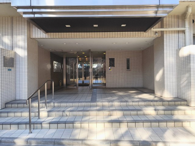 東建ニューハイツ入間のエントランス|商業施設は徒歩10分圏内で二箇所も利用可