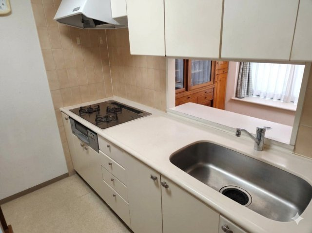 東建ニューハイツ入間の外観|駐車場も広々、駐車が苦手な方も大丈夫ですよ♪