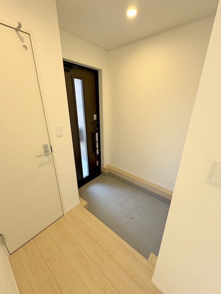 三郷市早稲田6丁目　新築戸建　全4棟　4号棟の玄関|玄関の写真です