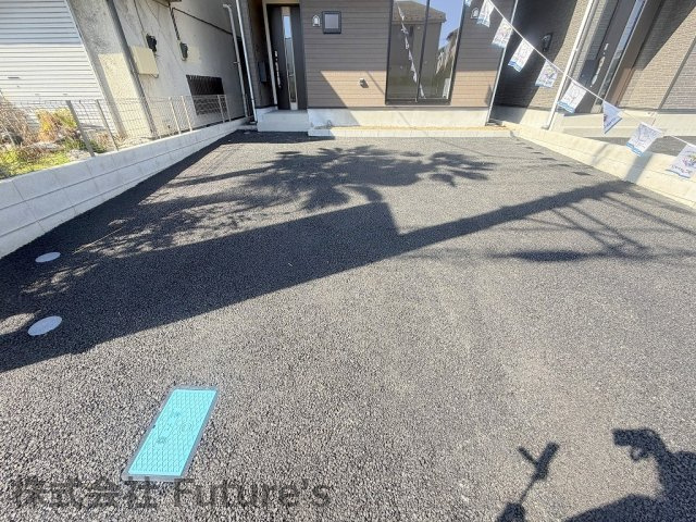 三郷市早稲田6丁目　新築戸建　全4棟　4号棟の駐車場|家族の車＋来客用にも便利な並列2台駐車