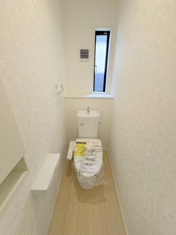 三郷市早稲田6丁目　新築戸建　全4棟　4号棟のトイレ|2階のトイレです