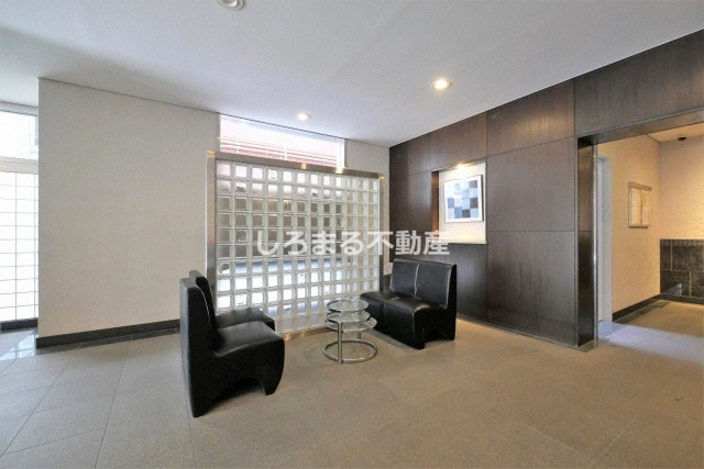 アーデン上本町のロビー