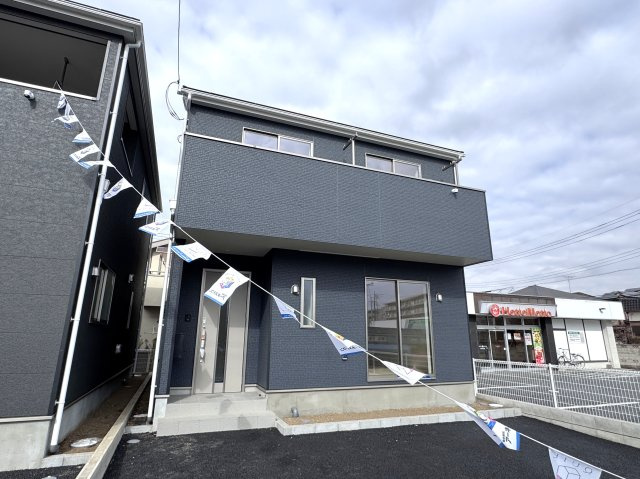 三郷市早稲田６丁目新築戸建【前間小学校：9分】の外観|1号棟外観・完成済み内覧可能です！