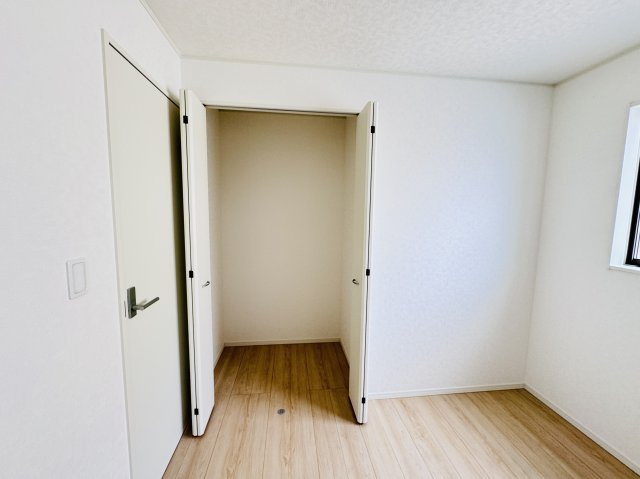 三郷市早稲田６丁目新築戸建【前間小学校：9分】の収納|4.5帖洋室収納