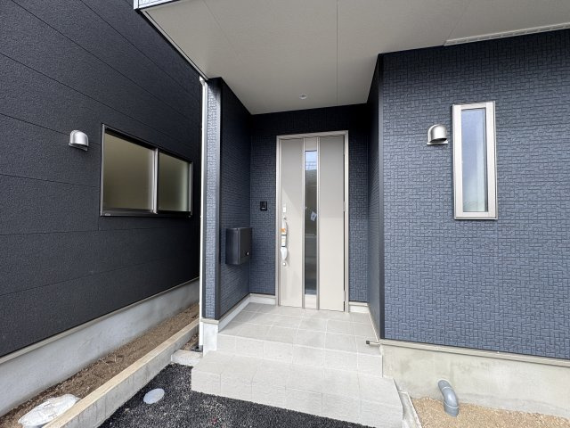 三郷市早稲田６丁目新築戸建【前間小学校：9分】のエントランス|エントランス・玄関ポーチ