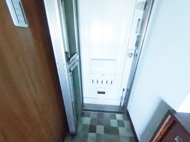 横浜マリンハイツ２号館の玄関