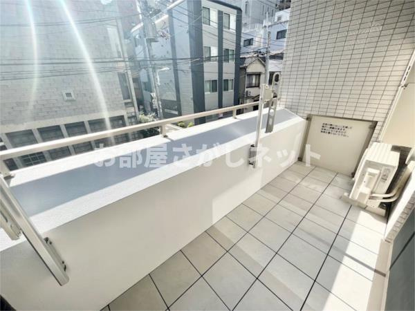 ラグジュアリーアパートメント三ノ輪【おとり物件なし】#学生・社会人にオススメ！のバルコニー