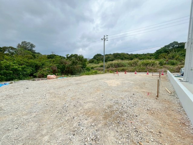 読谷村座喜味　新築共同住宅の外観