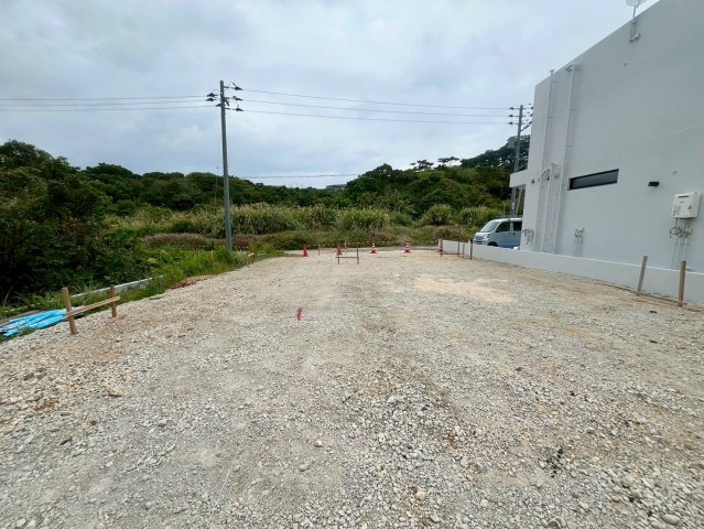 読谷村座喜味　新築共同住宅の外観