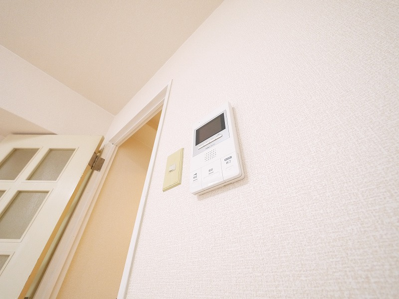メゾンアンテルナ奈良のセキュリティ|モニター付きインターホンです