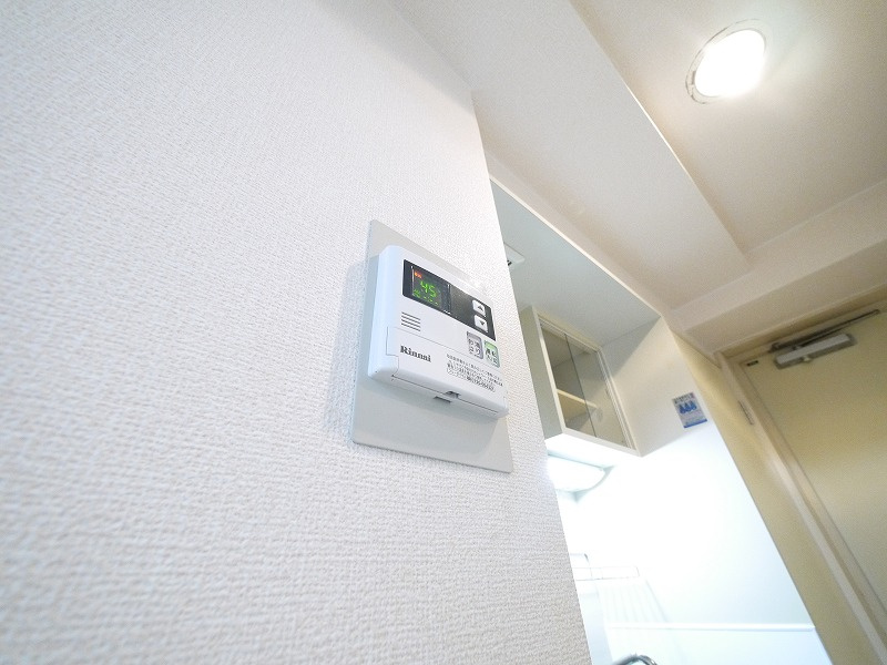 メゾンアンテルナ奈良の設備|給湯機のリモコンです
