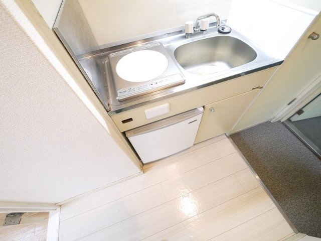 メゾンアンテルナ奈良の設備|冷蔵庫付きです