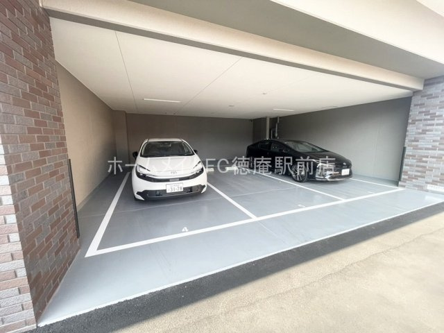 プレジオ城東の駐車場