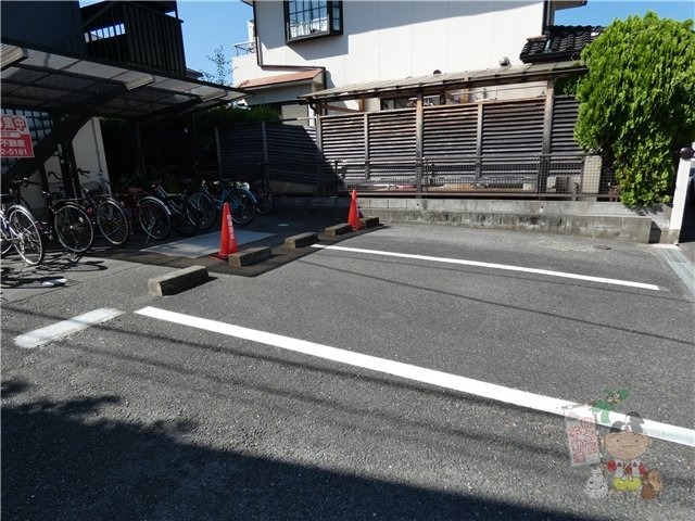 グランドール壱番館の駐車場