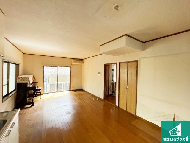 川西市錦松台　中古一戸建ての前面道路含む現地写真|車通りの少ない前面道路！お子様がいらっしゃるご家族でも安心！