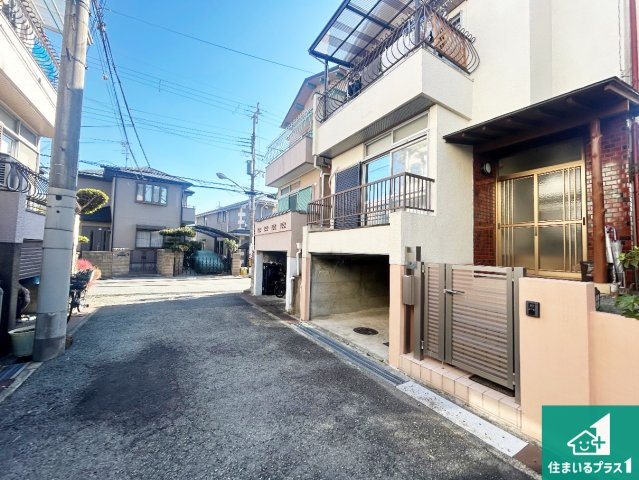 川西市錦松台　中古一戸建ての前面道路含む現地写真|前道！