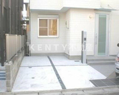 【エントランス】 | 南雪谷戸建 | 落ち着いたエントランスです