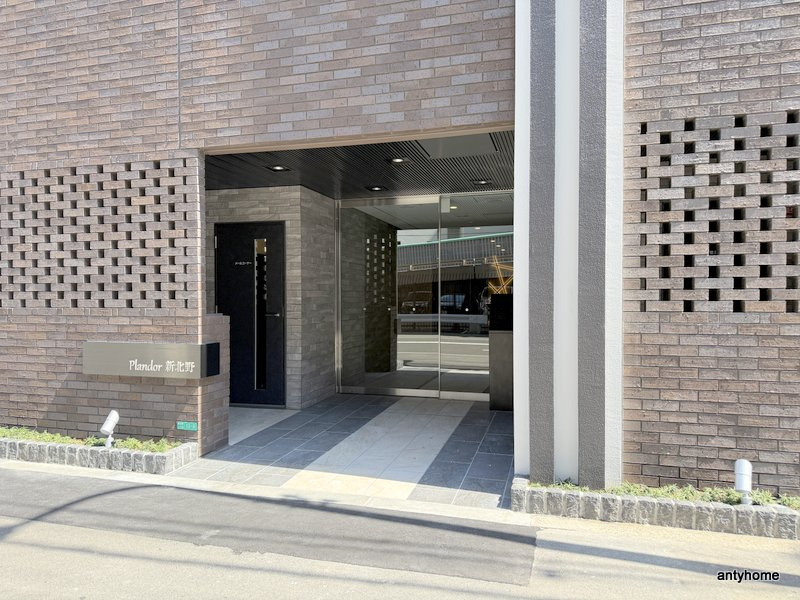 プランドール新北野　仲介手数料無料のエントランス
