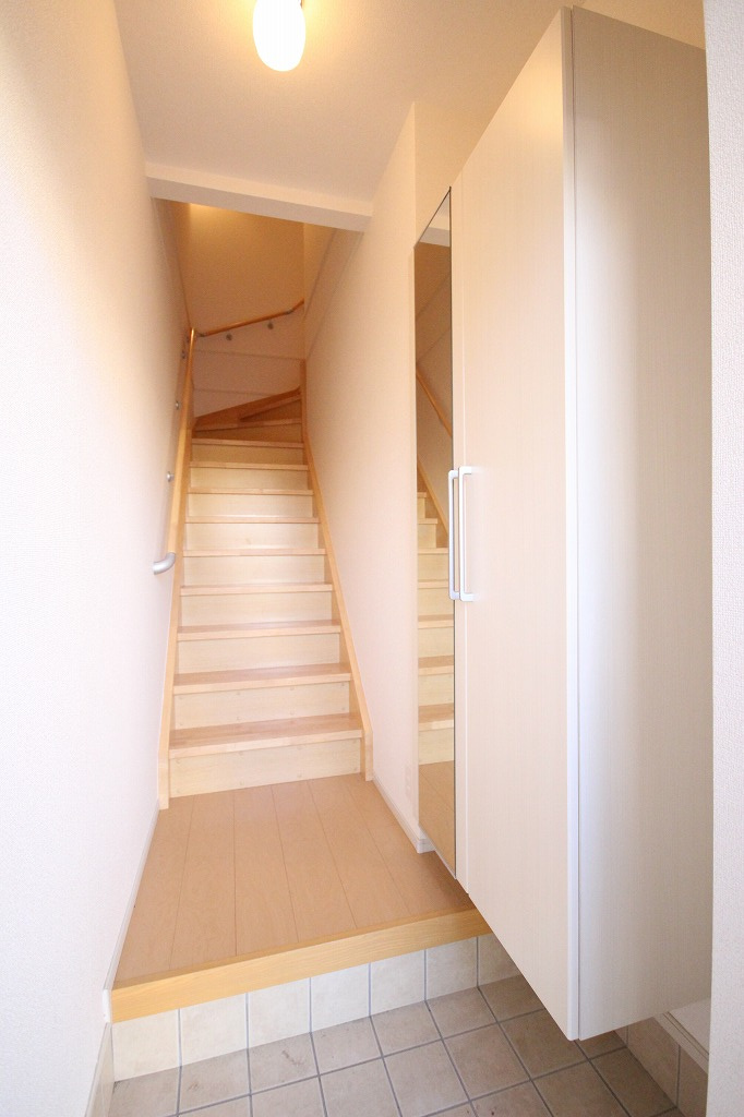 ショーエン・パディー２の玄関|※お部屋により仕様が異なる場合があります。