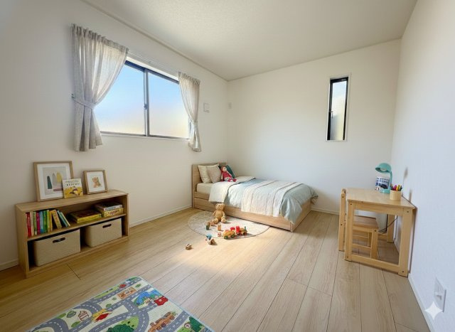 三郷市早稲田6丁目　新築戸建　全4棟　2号棟の子供部屋|現況の物件写真にCGによる画像処理を行っています。家具、家電、小物、カーテン等はイメージはCGです。