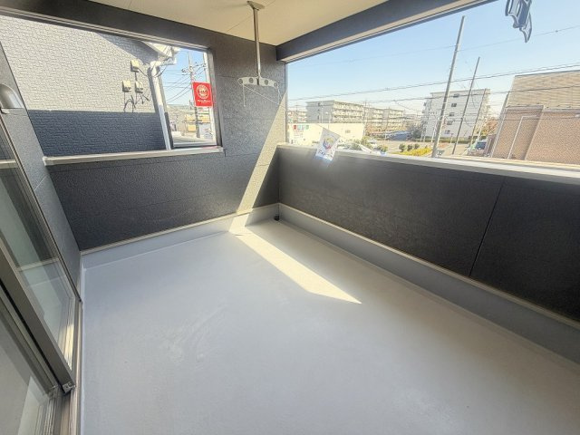 三郷市早稲田6丁目　新築戸建　全4棟　2号棟のバルコニー|インナーバルコニーなので多少の雨ならしのげます