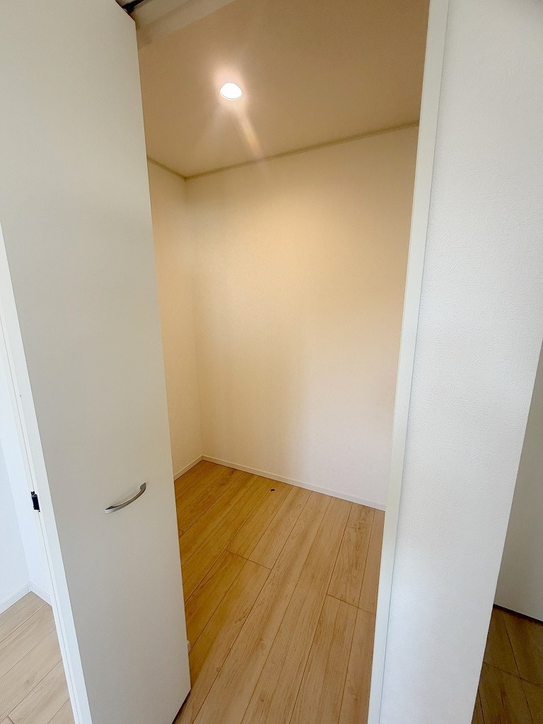 三郷市早稲田6丁目　新築戸建　全4棟　2号棟の収納|季節物の大物家電の収納にも便利なウォークインクローゼット