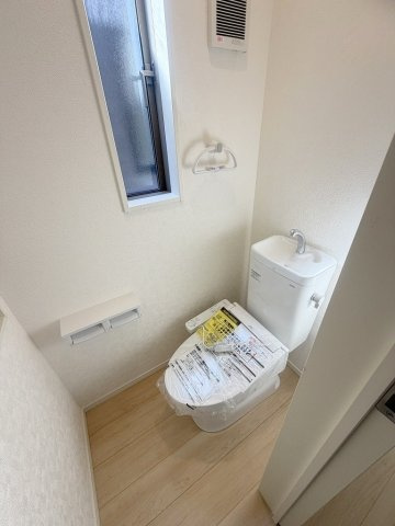 三郷市早稲田6丁目　新築戸建　全4棟　2号棟のトイレ|2階のトイレです