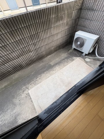 鶴沢コーポＣ号棟のバルコニー