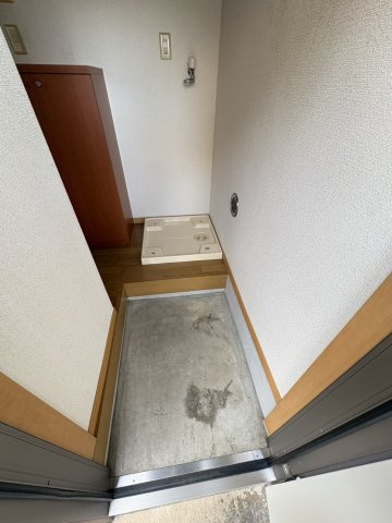 鶴沢コーポＣ号棟の玄関
