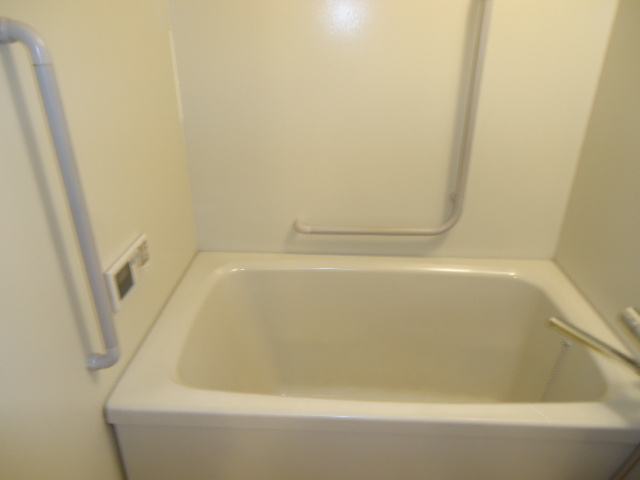 ラ・クラッセ西寺尾の浴室