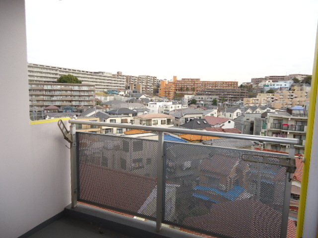 ラ・クラッセ西寺尾のバルコニー