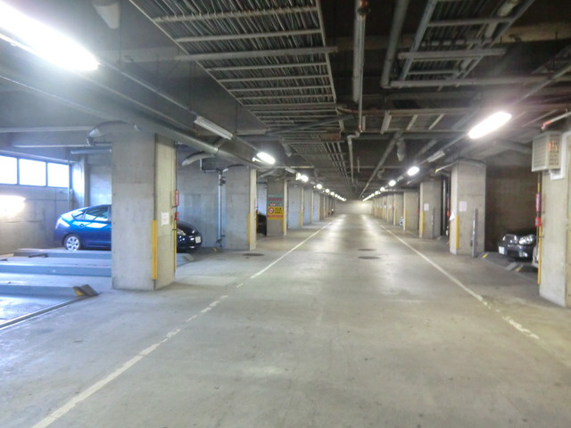 ラ・クラッセ西寺尾の駐車場