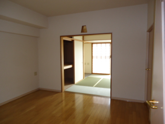 ラ・クラッセ西寺尾の居間・リビング