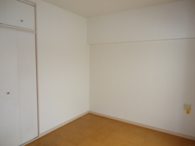 ラ・クラッセ西寺尾の洋室