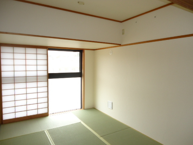 ラ・クラッセ西寺尾の和室