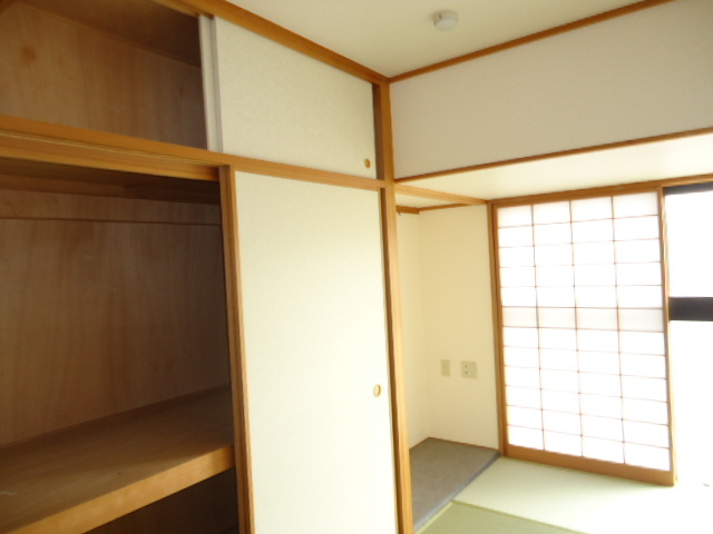 ラ・クラッセ西寺尾の居間・リビング