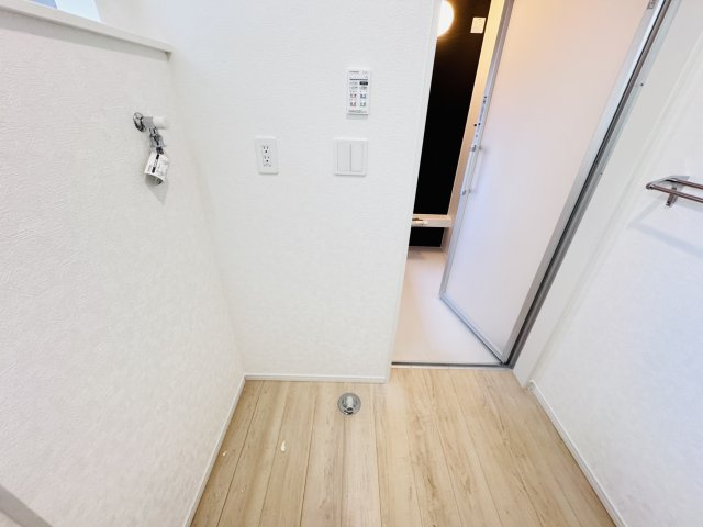 三郷市早稲田６丁目新築戸建【前間小学校：9分】のランドリースペース|洗濯機置き場