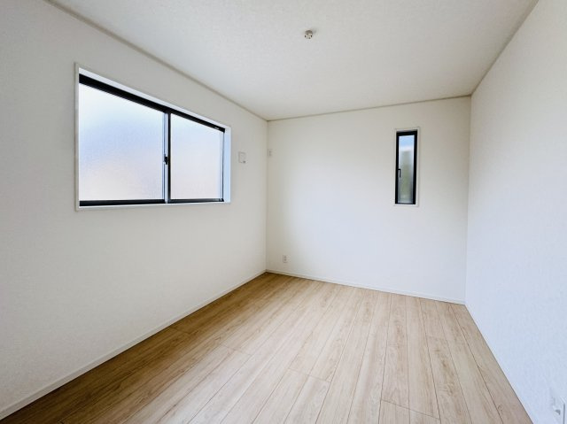 三郷市早稲田６丁目新築戸建【前間小学校：9分】の洋室|6帖洋室