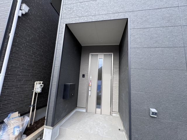三郷市早稲田６丁目新築戸建【前間小学校：9分】のエントランス|エントランス・玄関ポーチ