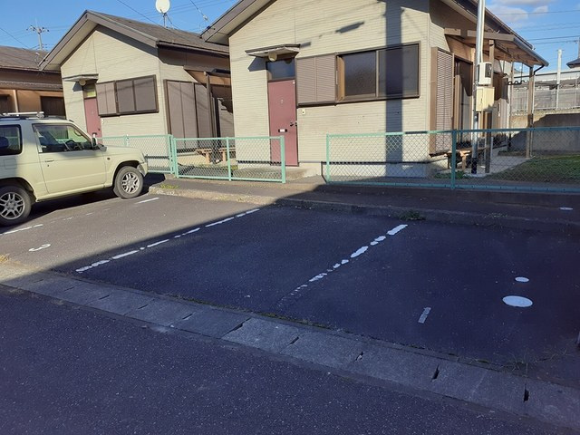 海老原貸家５の駐車場|駐車場