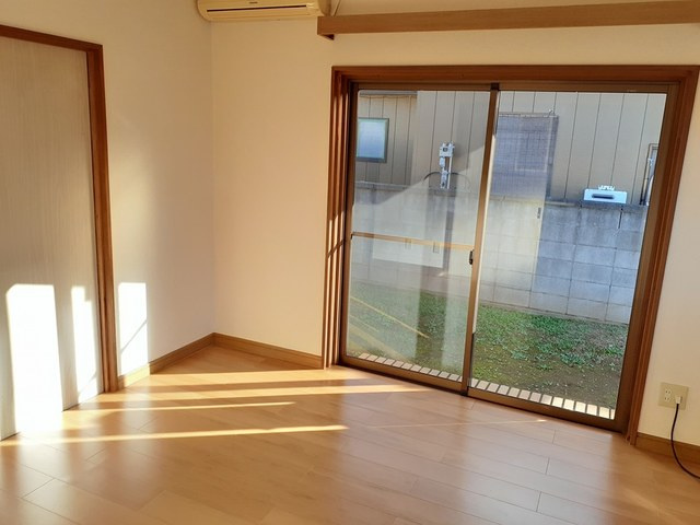 海老原貸家５の居間・リビング