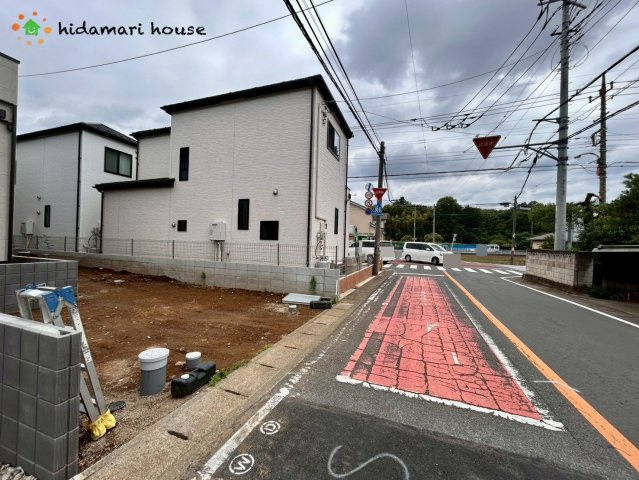 伊奈町寿　新築戸建　タマタウン02の前面道路含む現地写真