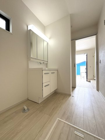 OCEAN SIDE RESIDENCE — 湘南海岸公園 徒歩5分の洗面所