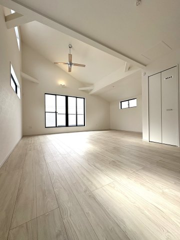 OCEAN SIDE RESIDENCE — 湘南海岸公園 徒歩5分の居間・リビング