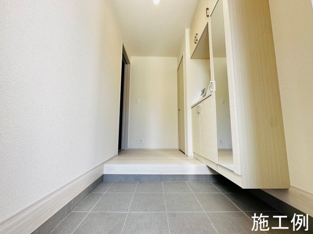 平塚市西八幡3丁目　新築戸建　全1棟1号棟の玄関